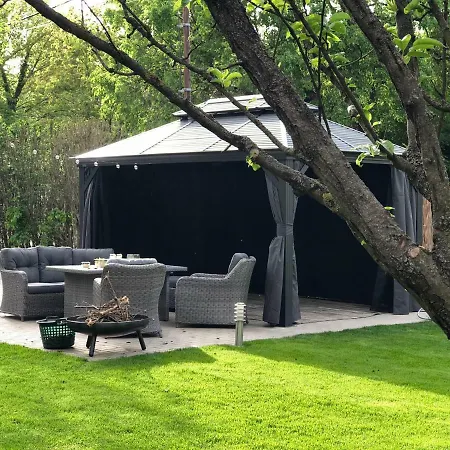 Green Buda Valley: Holiday Home With Garden Budapest Exterior photo