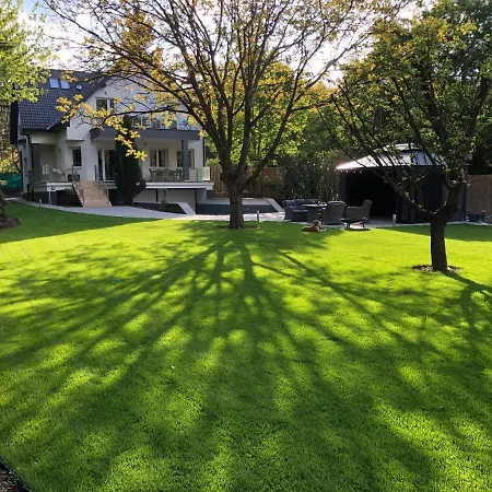 Green Buda Valley: Holiday Home With Garden Budapest Exterior photo